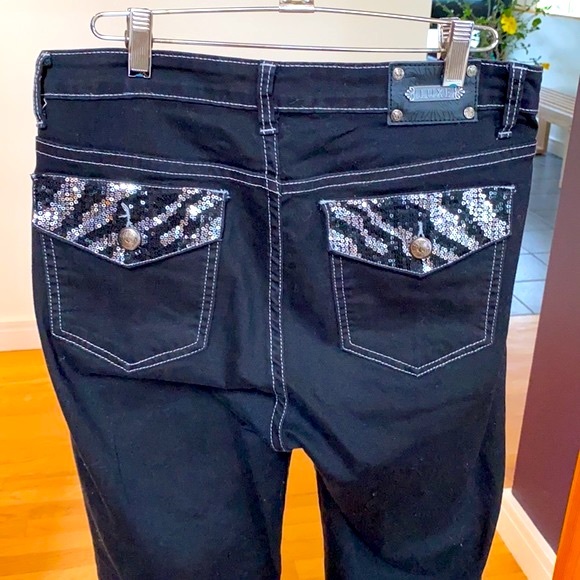 •Ladies Tru Luxe Jeans - Picture 3 of 3